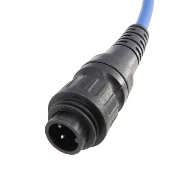 Détail du connecteur noir à deux contacts du câble Maytronics