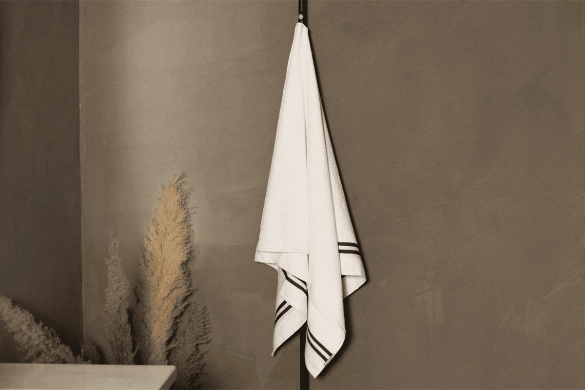 Tylö Bath Towel – 100% Premium Cotton White and Navy Blue