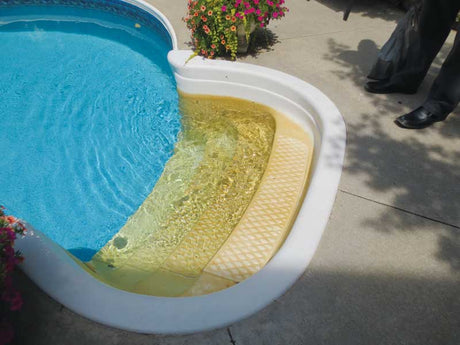 Taches piscine : Guide ultime pour diagnostiquer, éliminer et prévenir les taches piscine