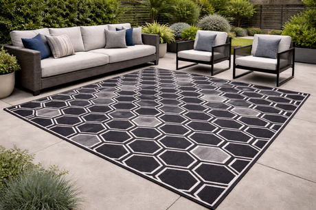 GEO Black geometric outdoor rug – Treasure Garden