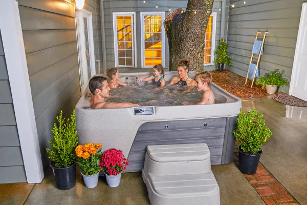 Spa 5 places Freeflow Excursion Premier – Arctic White / Charcoal