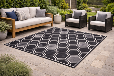 GEO Black geometric outdoor rug – Treasure Garden