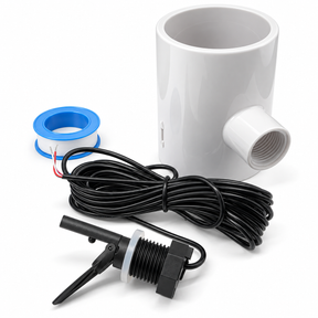 Capteur de débit MOOV MiniSalt MCXFLOWM avec câble, manifold blanc et ruban d’étanchéité sur fond blanc