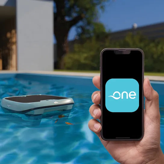 Dolphin Skimmi 300 et application Maytronics One sur un téléphone