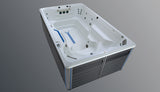 R220 · Endless Pools — vue de trois quarts