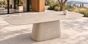 Table à manger extérieure ATOLL Horizon 86 x 43 po en fibrociment Light Sand avec pied central